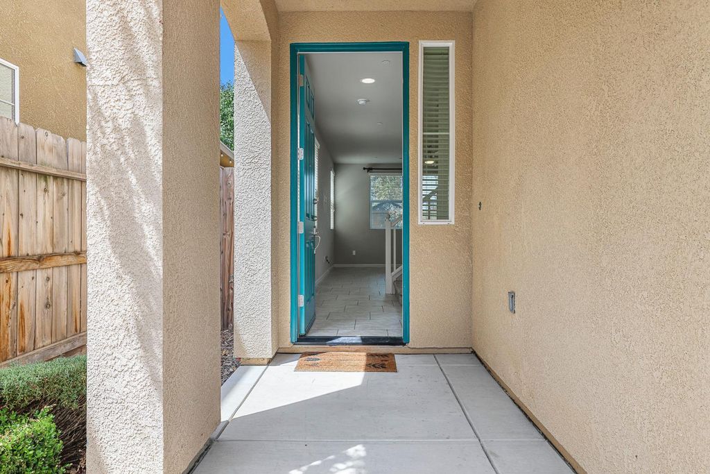 Image 5 of property listing at 1324 Royalty Way, Clovis, CA 93619