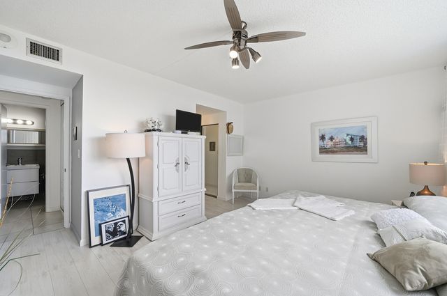 4330 Hillcrest Drive 804, Hollywood, FL 33021