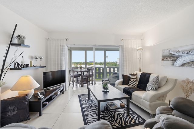 4330 Hillcrest Drive 804, Hollywood, FL 33021