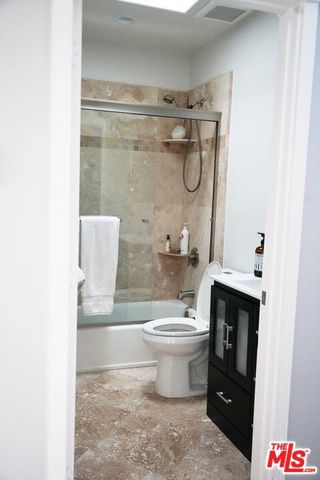 1038 11th Street D, Santa Monica, CA 90403