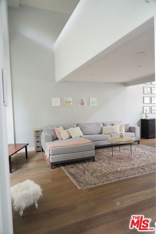 1038 11th Street D, Santa Monica, CA 90403