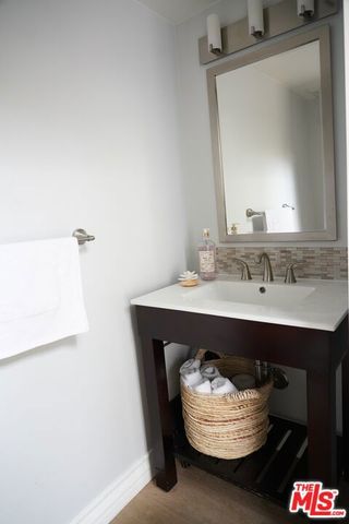 1038 11th Street D, Santa Monica, CA 90403