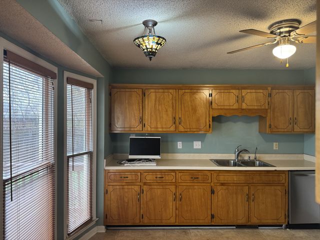 1222 Marla Dr, Clarksville, TN 37042