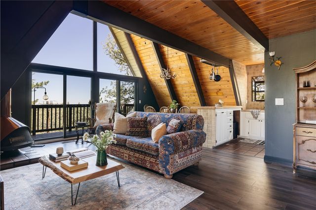 1457 Yosemite, Lake Arrowhead, CA 92352