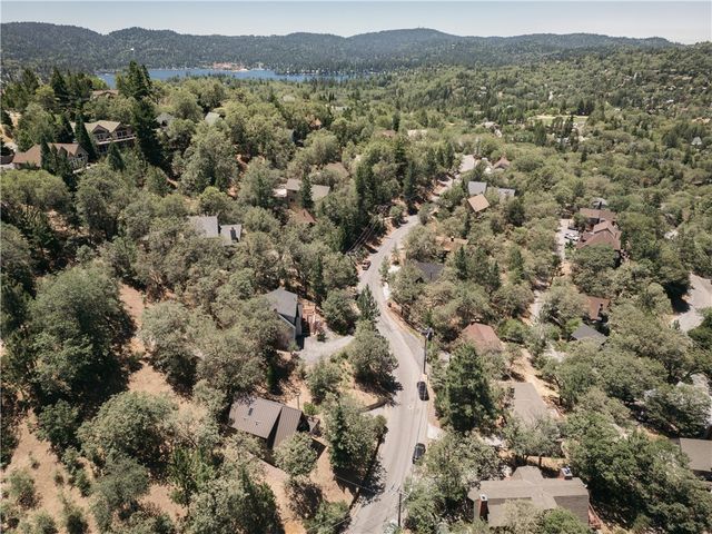 1457 Yosemite, Lake Arrowhead, CA 92352