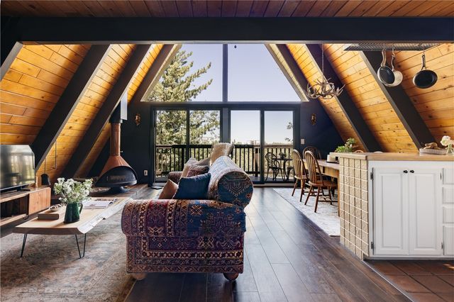 1457 Yosemite, Lake Arrowhead, CA 92352