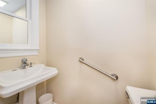 68 Newman Avenue, Verona, NJ 07044