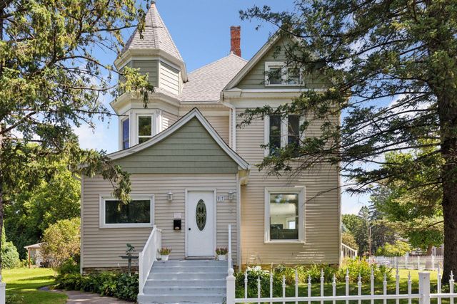 917 Division Street S, Northfield, MN 55057