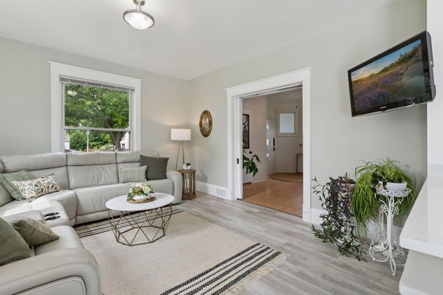 917 Division Street S, Northfield, MN 55057