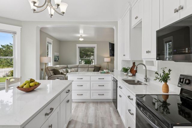 917 Division Street S, Northfield, MN 55057