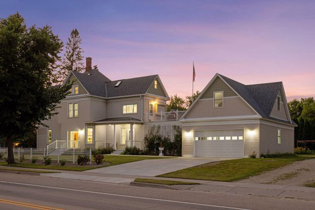 917 Division Street S, Northfield, MN 55057