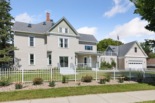 917 Division Street S, Northfield, MN 55057