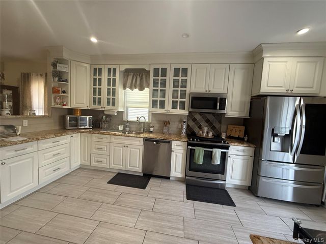 7843 84th Street, Glendale, NY 11385