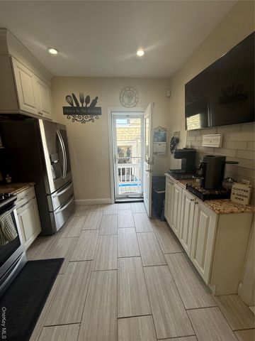 7843 84th Street, Glendale, NY 11385