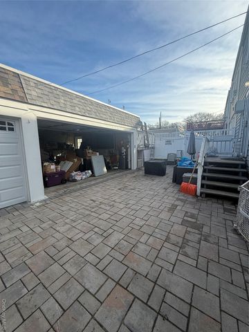 7843 84th Street, Glendale, NY 11385