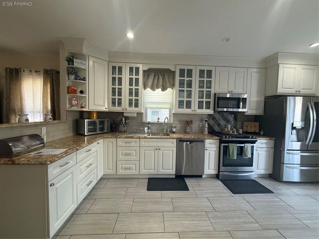 7843 84th Street, Glendale, NY 11385