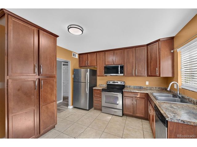 919 Troy St, Aurora, CO 80011