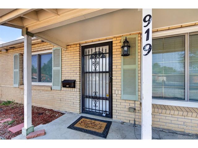 919 Troy St, Aurora, CO 80011