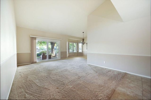 877 E Catalina Circle, Fresno, CA 93730
