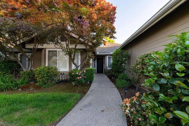 877 E Catalina Circle, Fresno, CA 93730