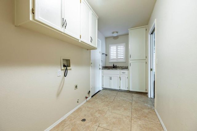 877 E Catalina Circle, Fresno, CA 93730