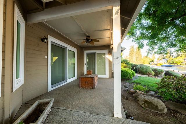 877 E Catalina Circle, Fresno, CA 93730