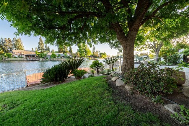 877 E Catalina Circle, Fresno, CA 93730
