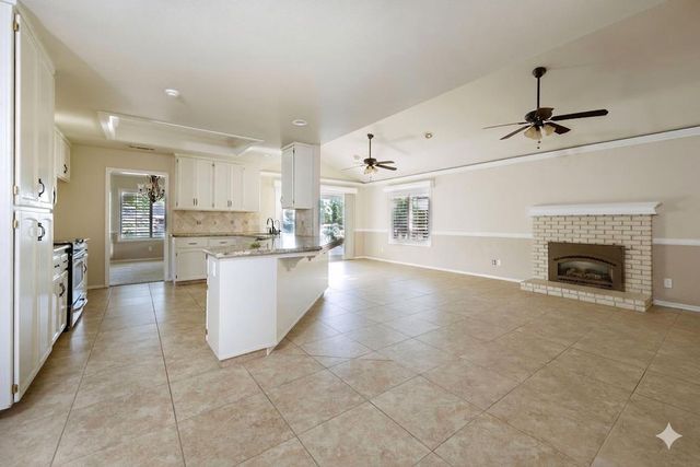877 E Catalina Circle, Fresno, CA 93730