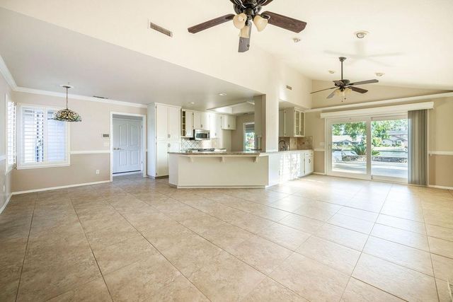 877 E Catalina Circle, Fresno, CA 93730
