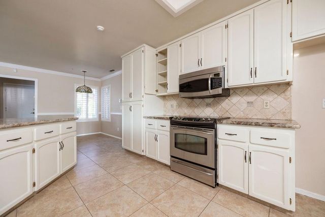 877 E Catalina Circle, Fresno, CA 93730