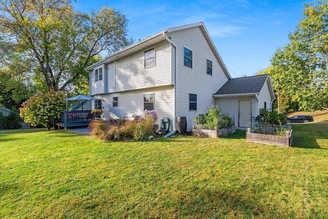 2484 DECKNER AVENUE, Green Bay, WI 54302