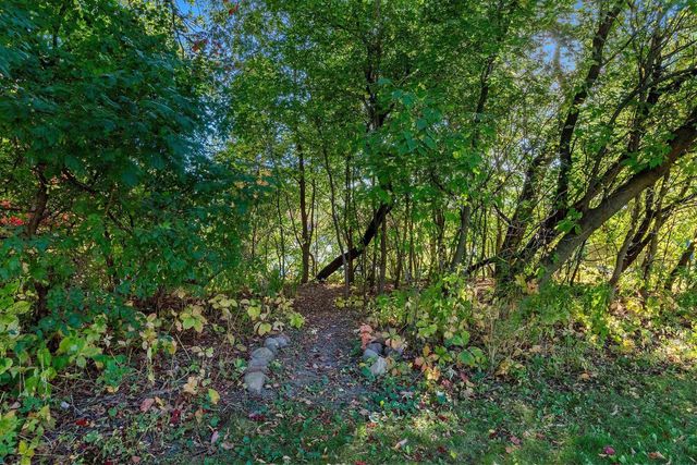 2484 DECKNER AVENUE, Green Bay, WI 54302