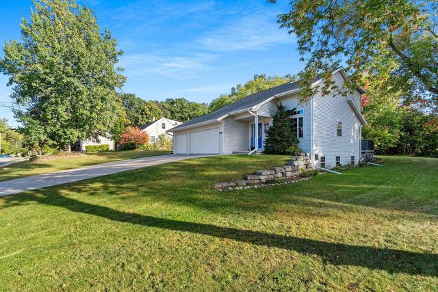 2484 DECKNER AVENUE, Green Bay, WI 54302