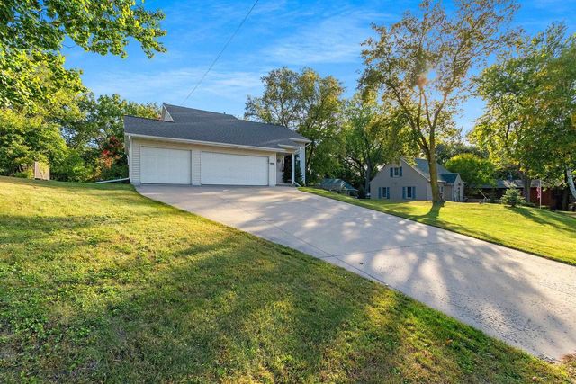 2484 DECKNER AVENUE, Green Bay, WI 54302