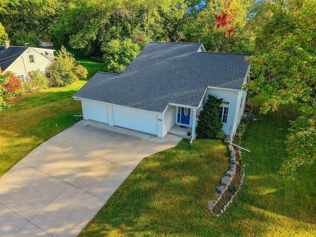 2484 DECKNER AVENUE, Green Bay, WI 54302