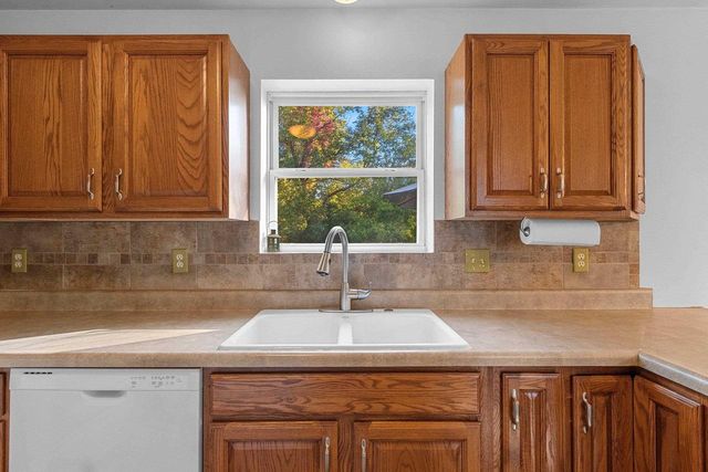 2484 DECKNER AVENUE, Green Bay, WI 54302
