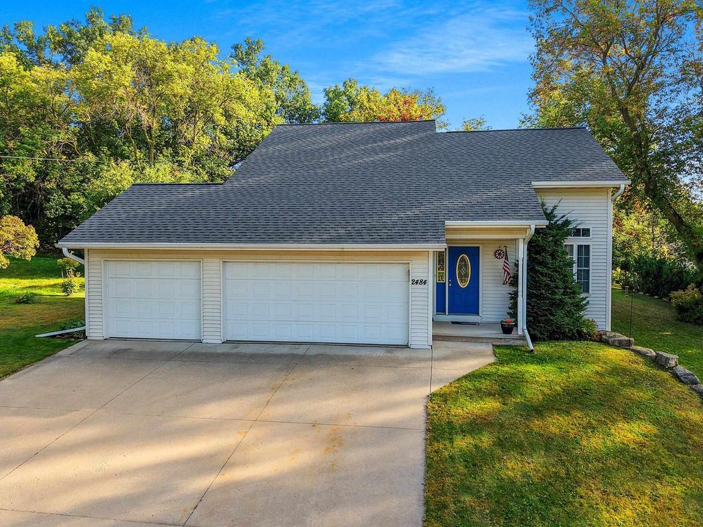 2484 DECKNER AVENUE, Green Bay, WI 54302