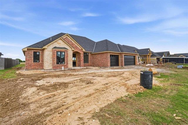 2413 NE Falcon Ln, Lawton, OK 73507