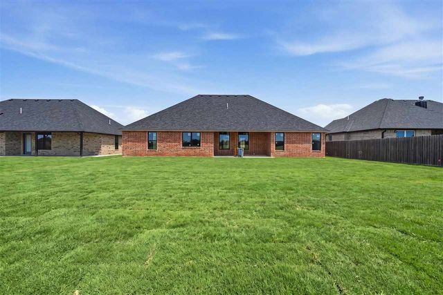 2413 NE Falcon Ln, Lawton, OK 73507