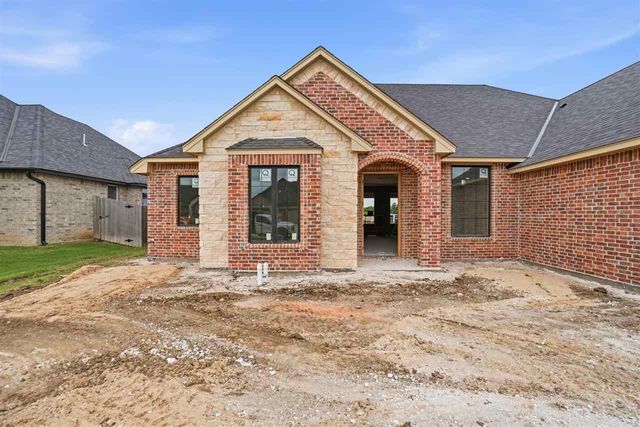 2413 NE Falcon Ln, Lawton, OK 73507