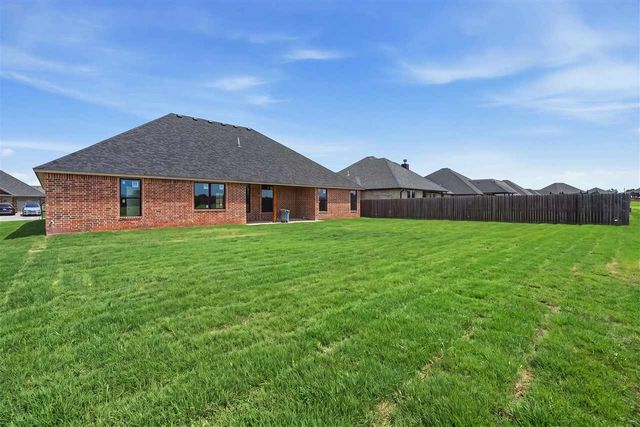 2413 NE Falcon Ln, Lawton, OK 73507