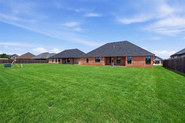 2413 NE Falcon Ln, Lawton, OK 73507