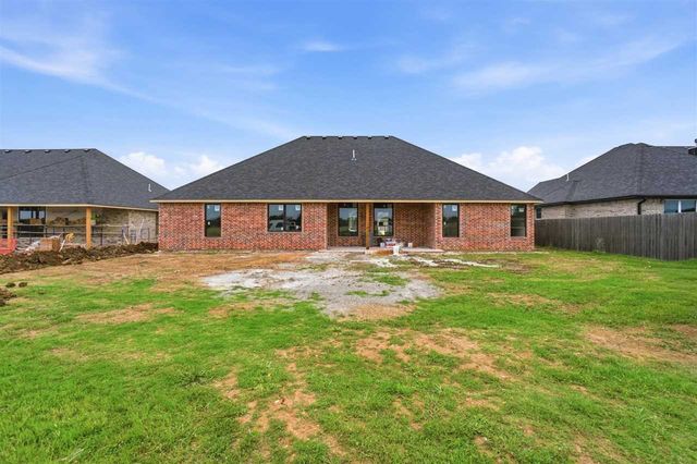 2413 NE Falcon Ln, Lawton, OK 73507