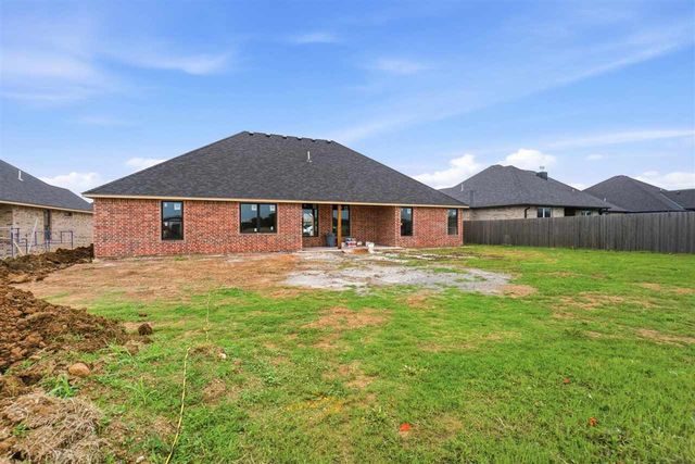 2413 NE Falcon Ln, Lawton, OK 73507