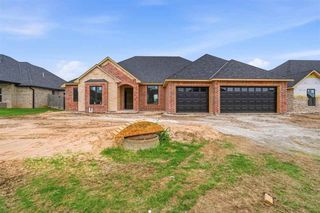 2413 NE Falcon Ln, Lawton, OK 73507