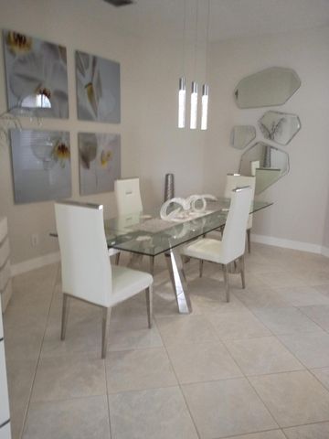 8263 N Lake Forest Drive, Davie, FL 33328