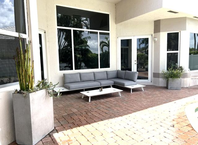 8263 N Lake Forest Drive, Davie, FL 33328