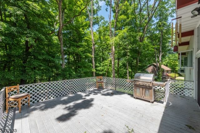 6 Mohawk Trl, Ringwood Boro, NJ 07456