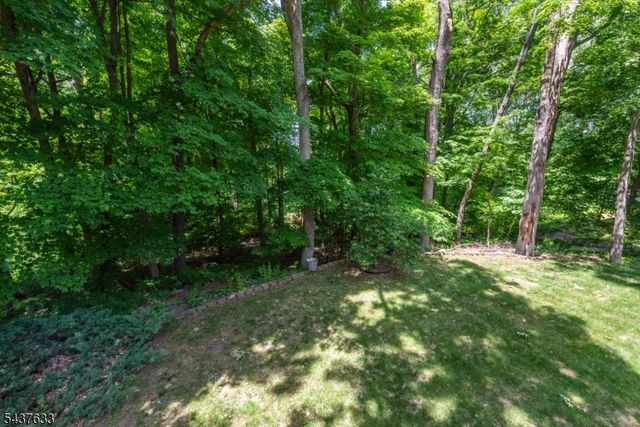 6 Mohawk Trl, Ringwood Boro, NJ 07456