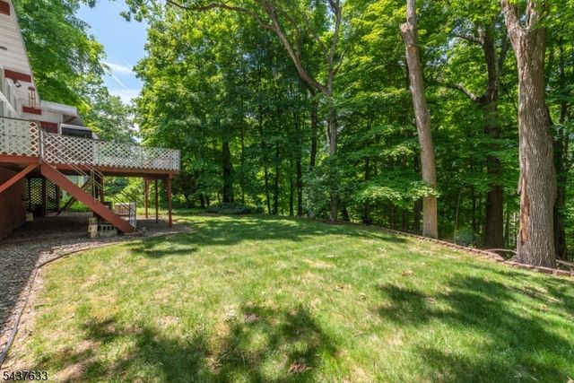 6 Mohawk Trl, Ringwood Boro, NJ 07456